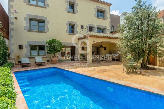 For Sale fully renovated Townhouse with panoramic views in the center of Begur, Costa Brava