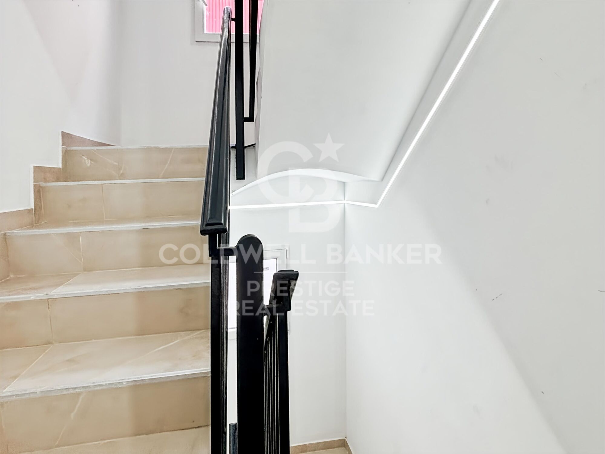 Renoviertes Gebäude mit 17 Studios zu verkaufen, Hohe Rendite, Barcelona