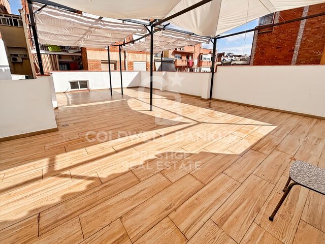 Renovated building for sale with 17 studios with high profitability, Barcelona