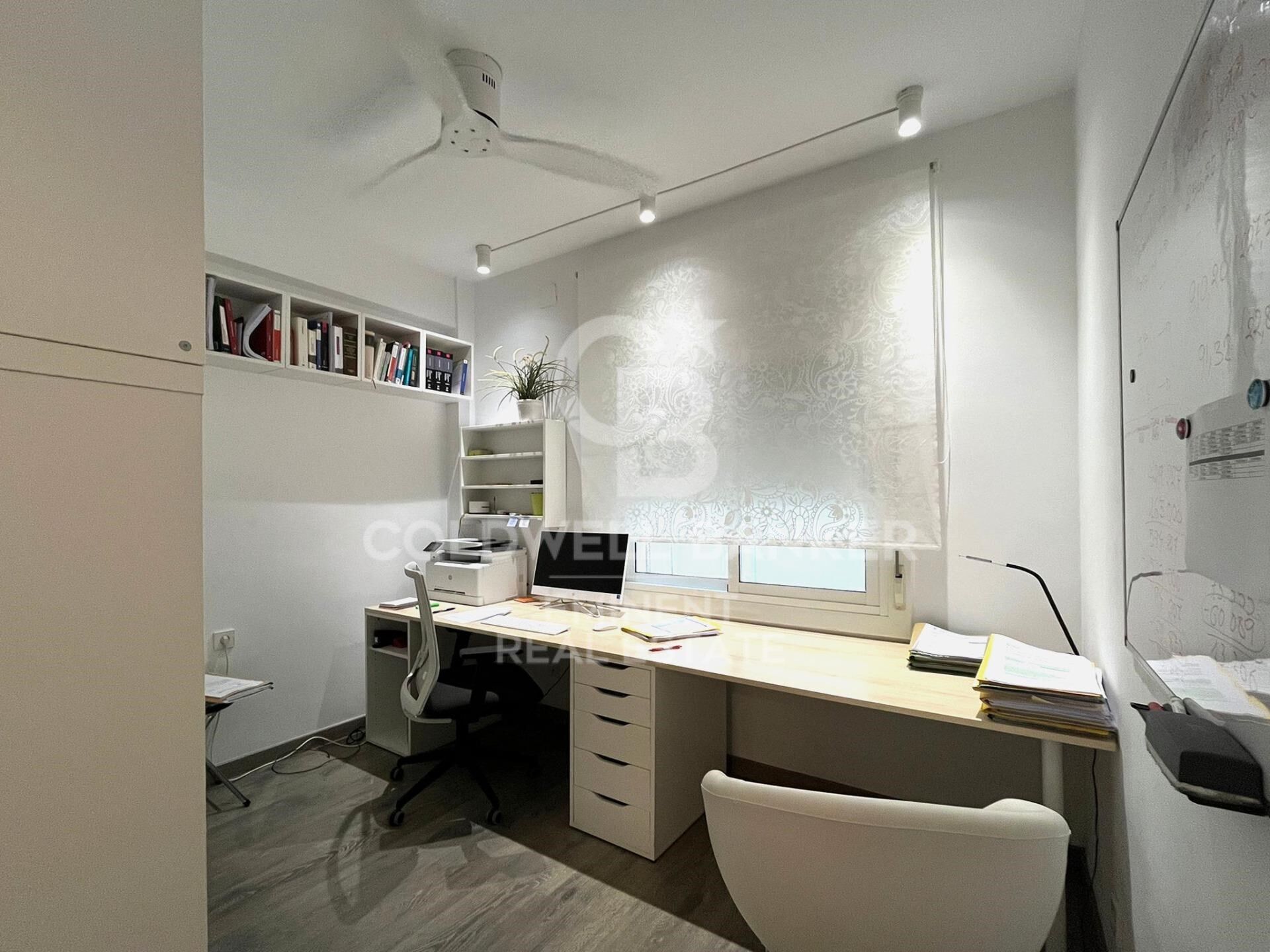 Ruhige Wohnung im fünften Stock mit Aufzug, gelegen an der Avenida Sarrià