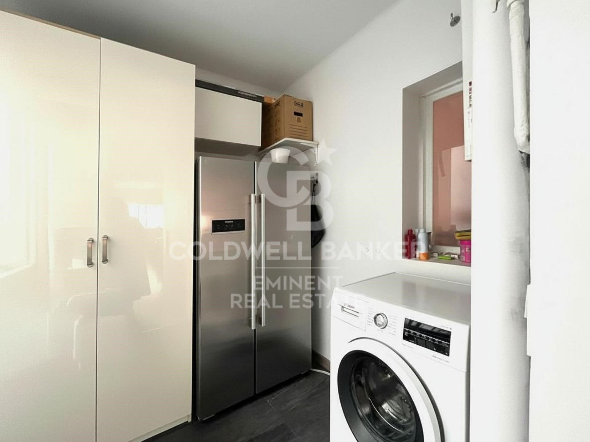 Ruhige Wohnung im fünften Stock mit Aufzug, gelegen an der Avenida Sarrià