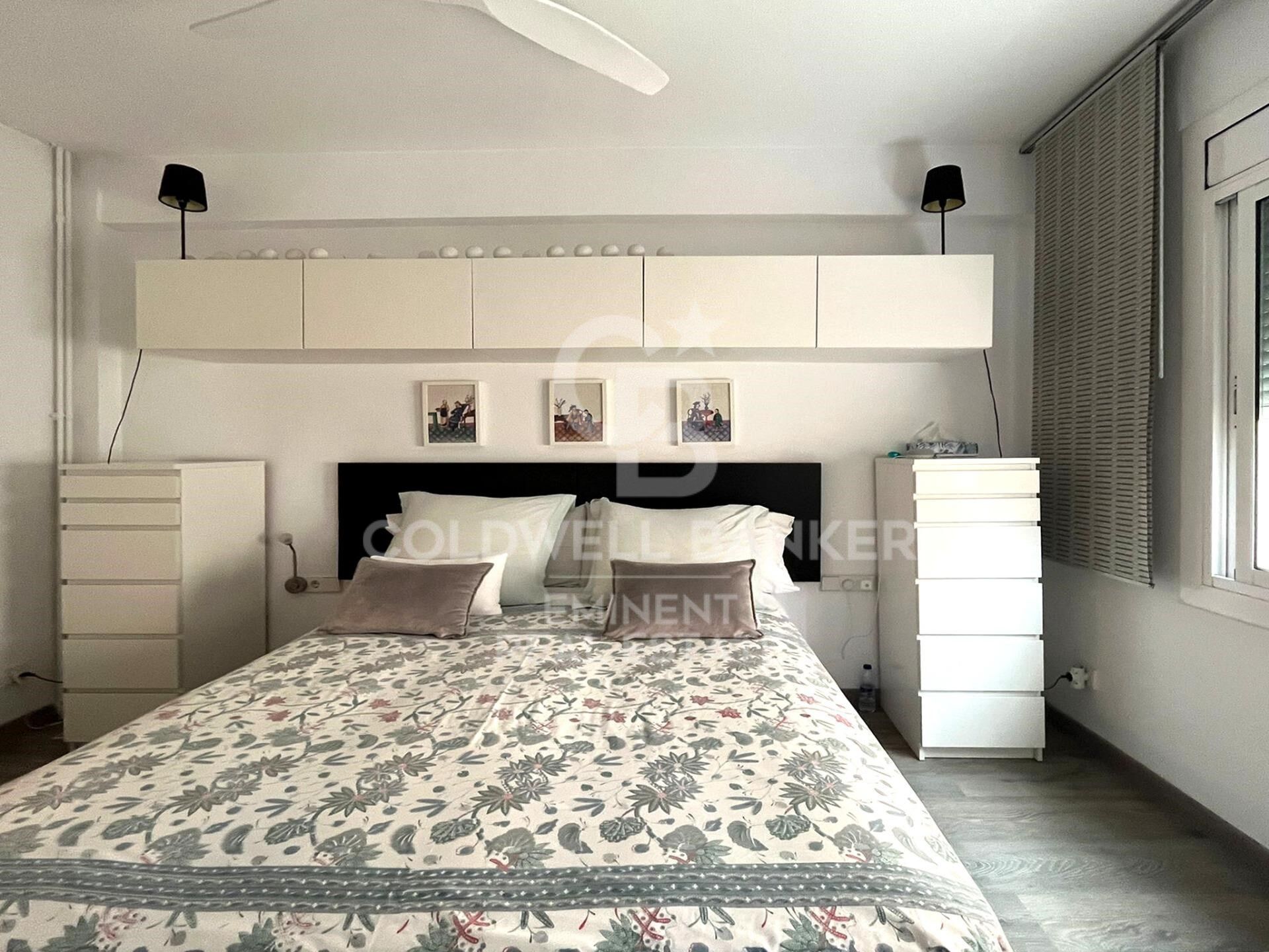 Quiet fifth-floor flat with lift, located on Avenida Sarrià
