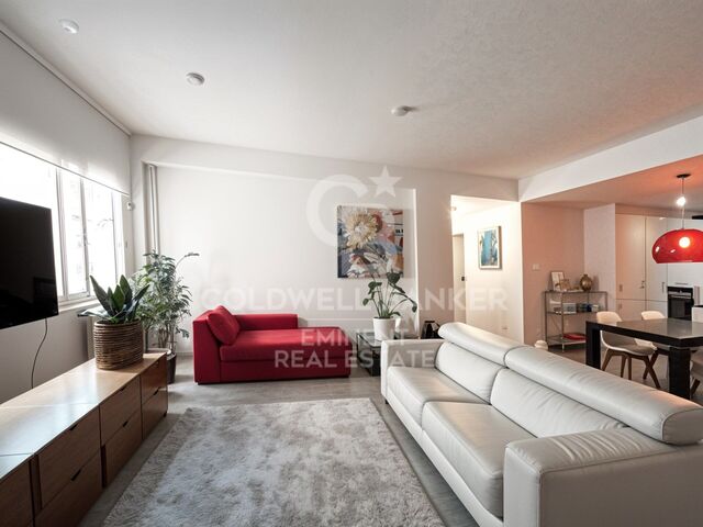 Appartement calme au cinquième étage avec ascenseur, situé sur l'Avenida Sarrià