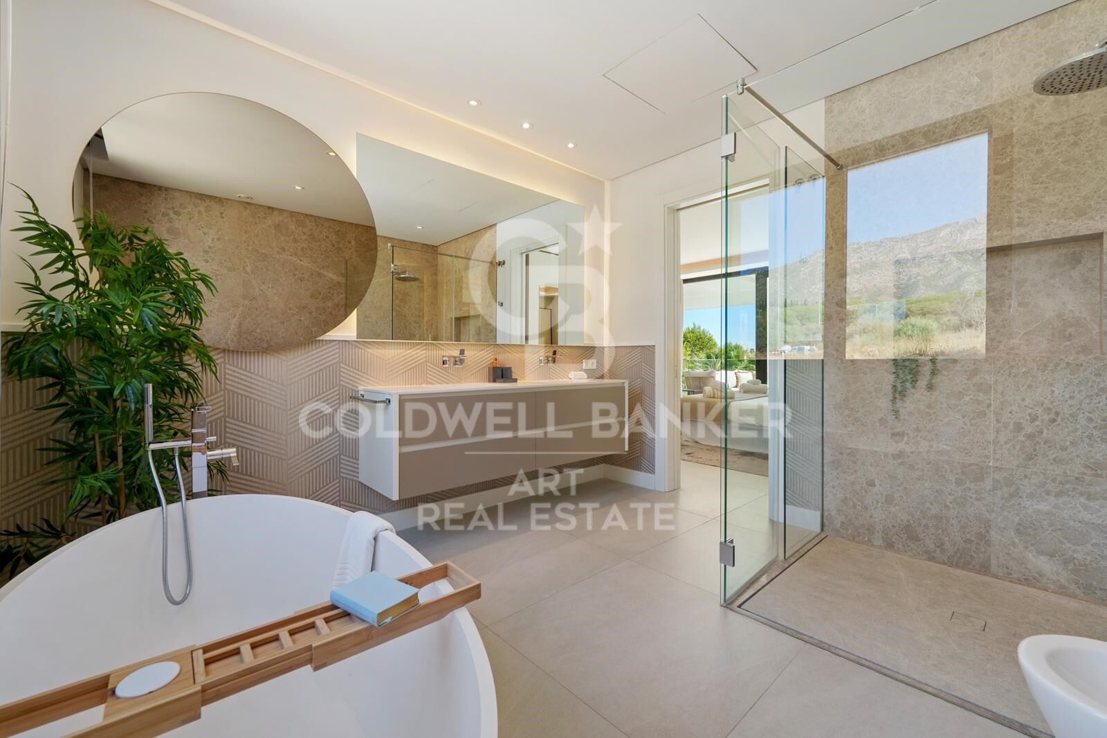 Élégance Méditerranéenne sur la célèbre Golden Mile de Marbella