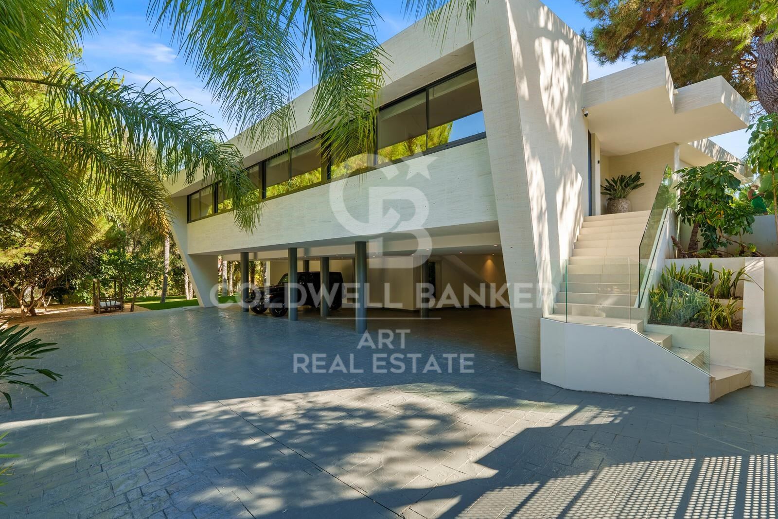 Moderne Eleganz in Marbella Ost - Zeitgenössische Villa in Las Chapas