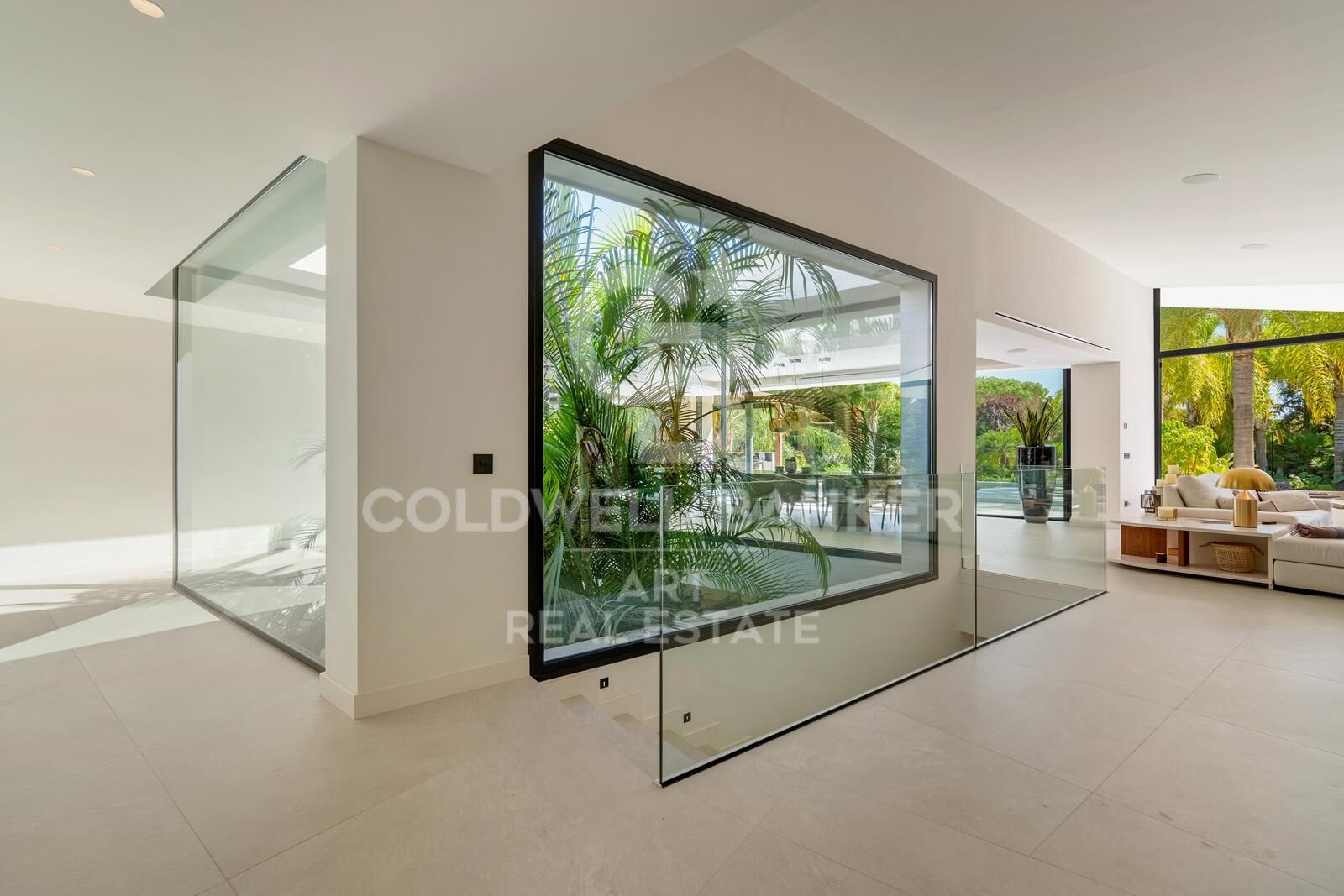 Moderne Eleganz in Marbella Ost - Zeitgenössische Villa in Las Chapas