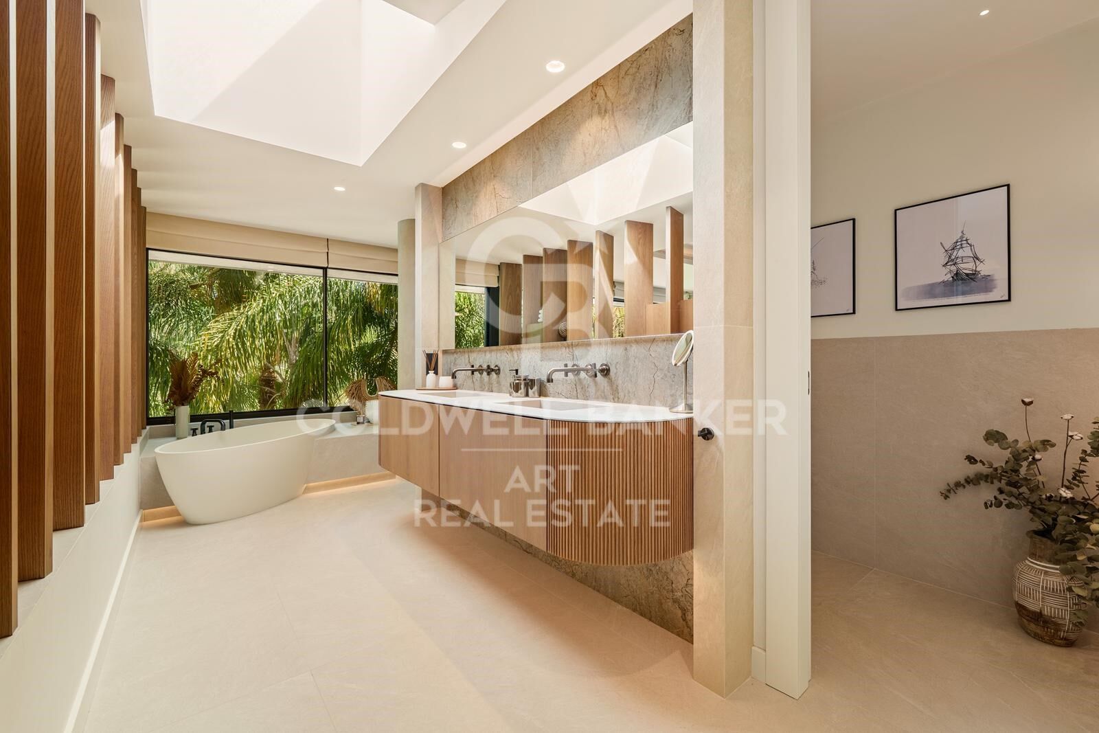 Elegancia moderna en Marbella Este - villa contemporánea en Las Chapas