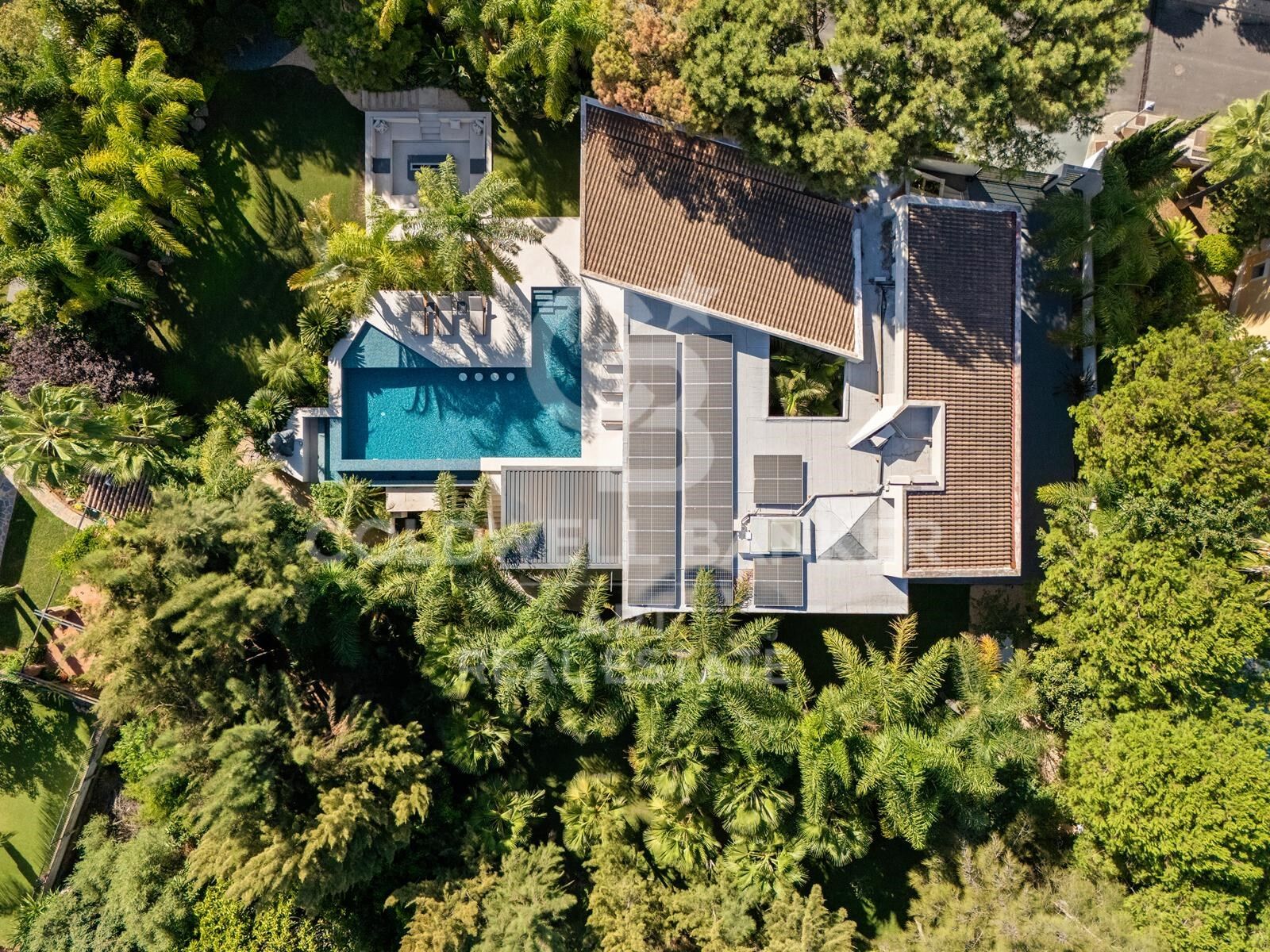 Elegancia moderna en Marbella Este - villa contemporánea en Las Chapas