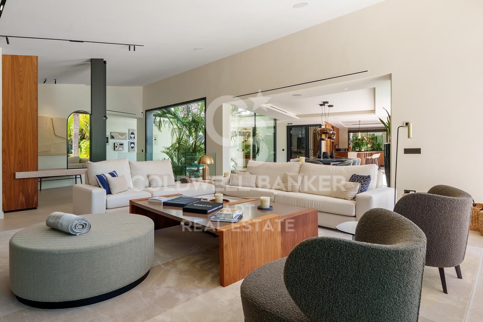 Elegancia moderna en Marbella Este - villa contemporánea en Las Chapas