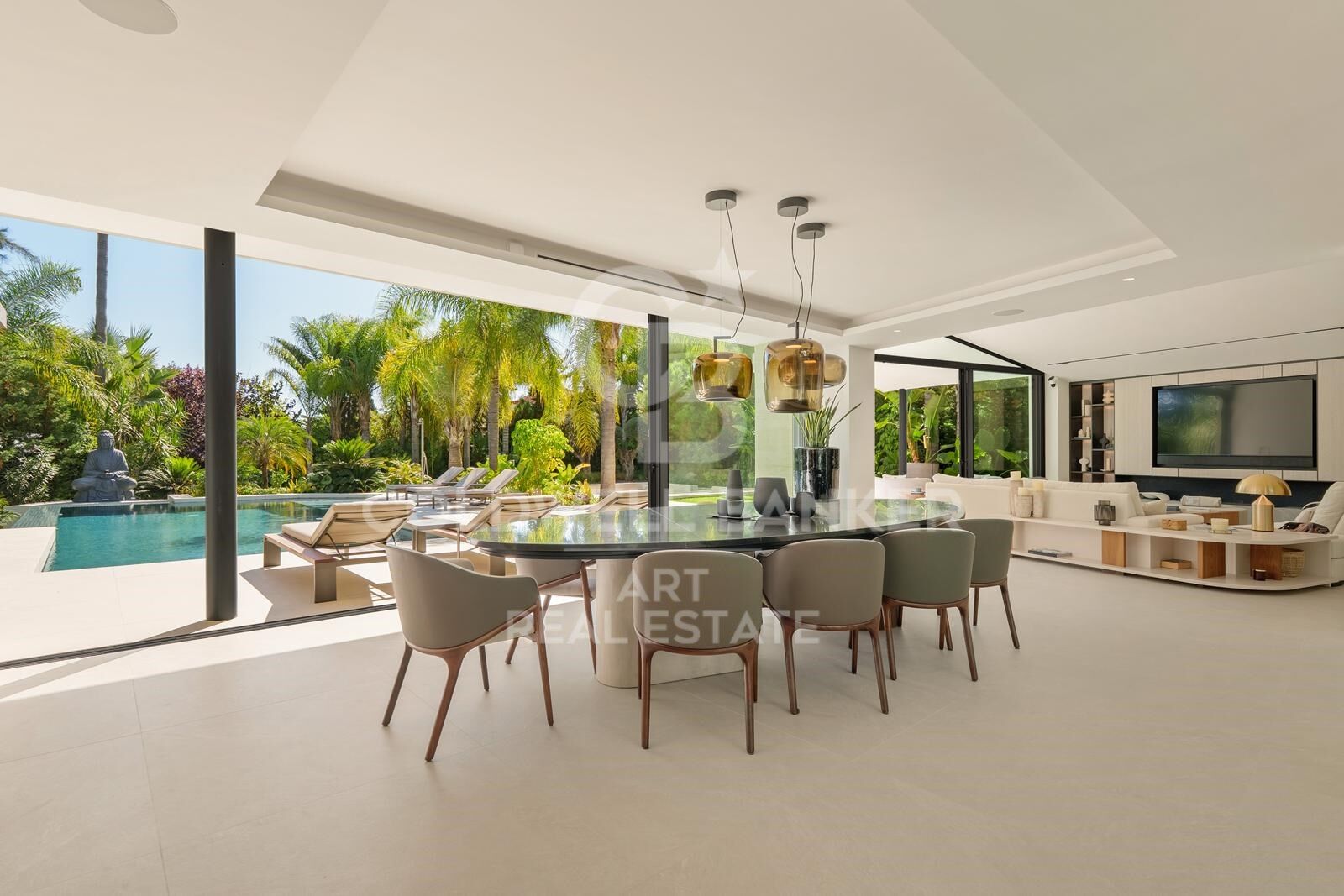 Elegancia moderna en Marbella Este - villa contemporánea en Las Chapas