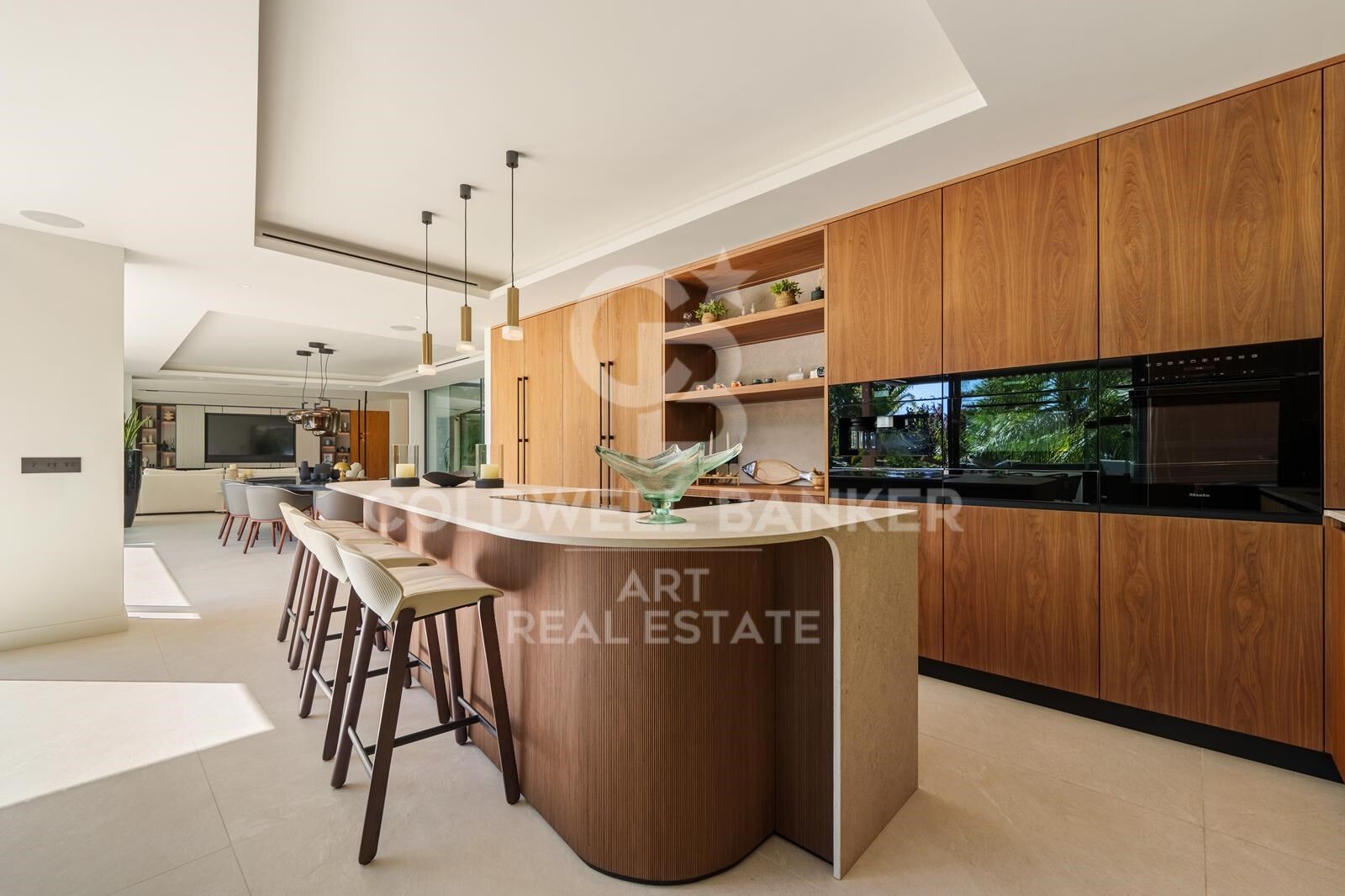 Elegancia moderna en Marbella Este - villa contemporánea en Las Chapas