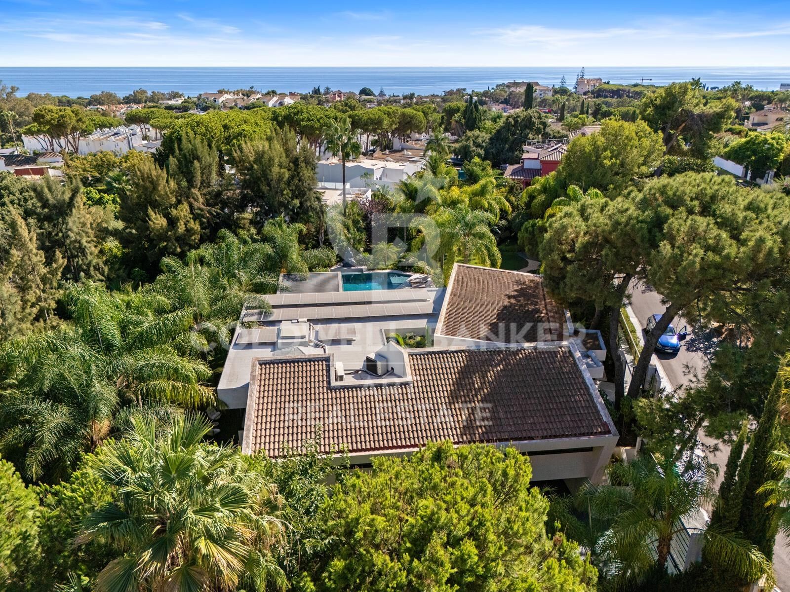 Elegancia moderna en Marbella Este - villa contemporánea en Las Chapas