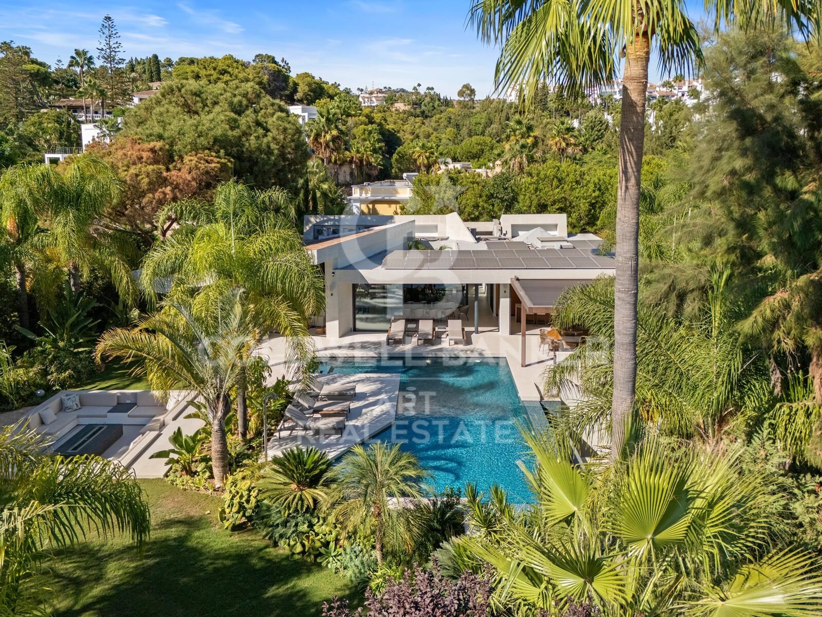 Elegancia moderna en Marbella Este - villa contemporánea en Las Chapas