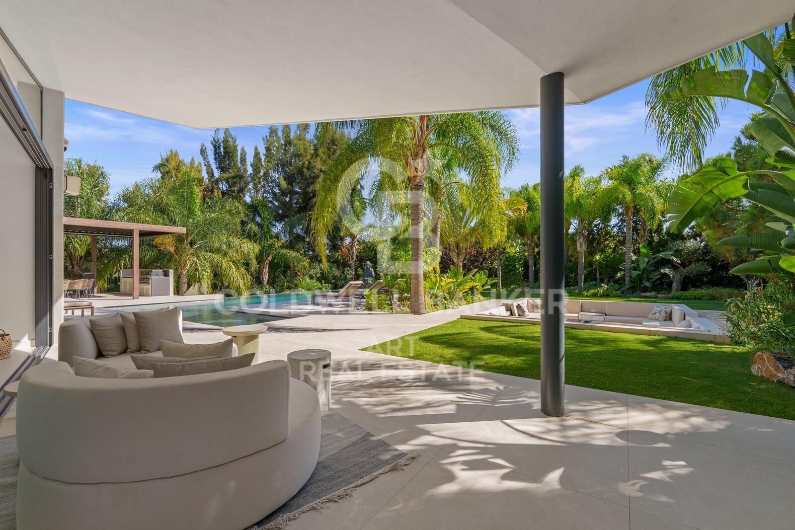 Elegancia moderna en Marbella Este - villa contemporánea en Las Chapas