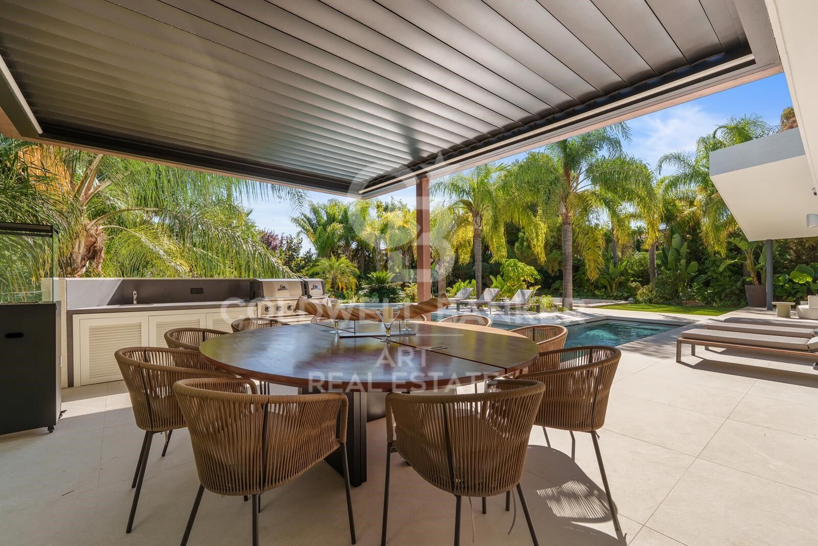 Elegancia moderna en Marbella Este - villa contemporánea en Las Chapas