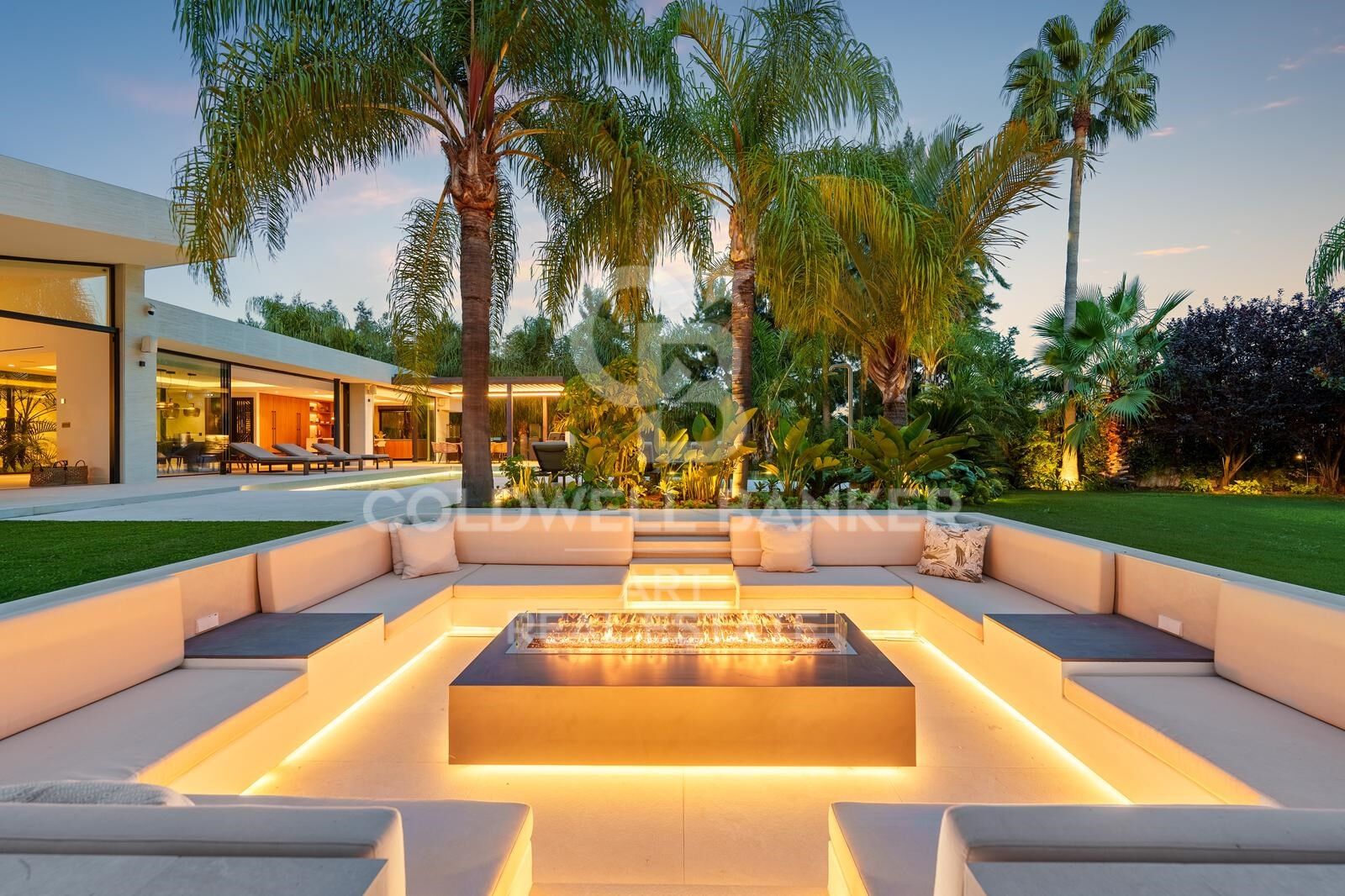 Elegancia moderna en Marbella Este - villa contemporánea en Las Chapas