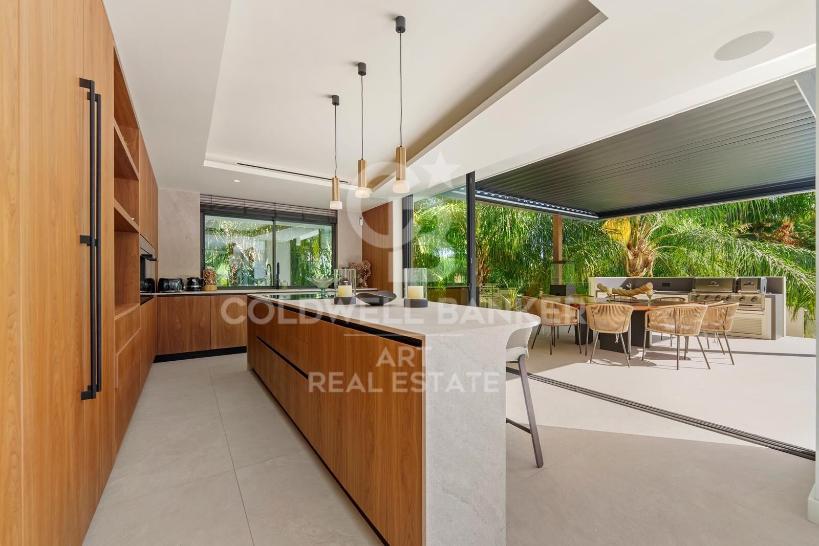 Elegancia moderna en Marbella Este - villa contemporánea en Las Chapas