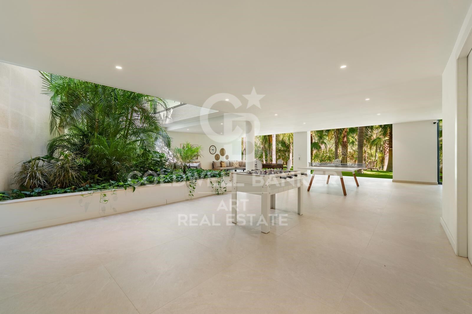 Elegancia moderna en Marbella Este - villa contemporánea en Las Chapas