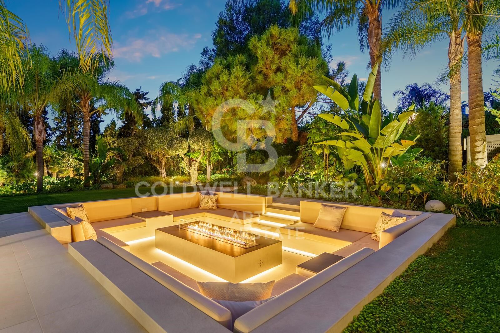 Elegancia moderna en Marbella Este - villa contemporánea en Las Chapas