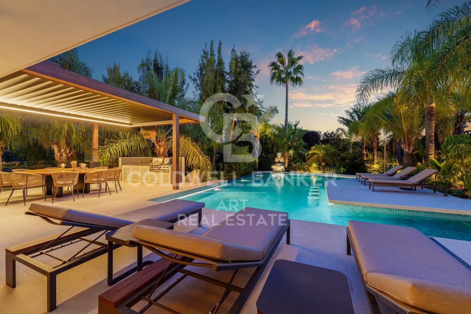 Elegancia moderna en Marbella Este - villa contemporánea en Las Chapas