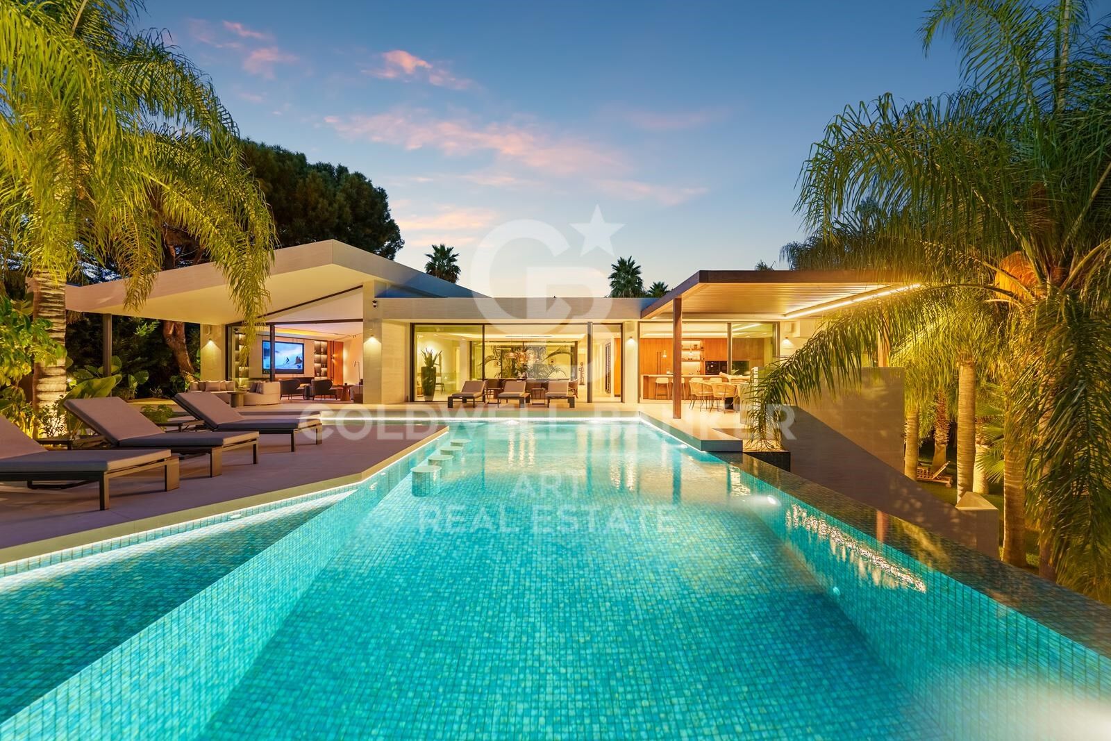 Elegancia moderna en Marbella Este - villa contemporánea en Las Chapas