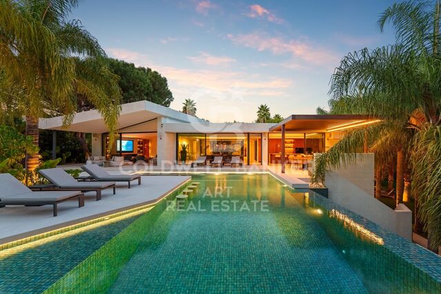 Moderne Eleganz in Marbella Ost - Zeitgenössische Villa in Las Chapas
