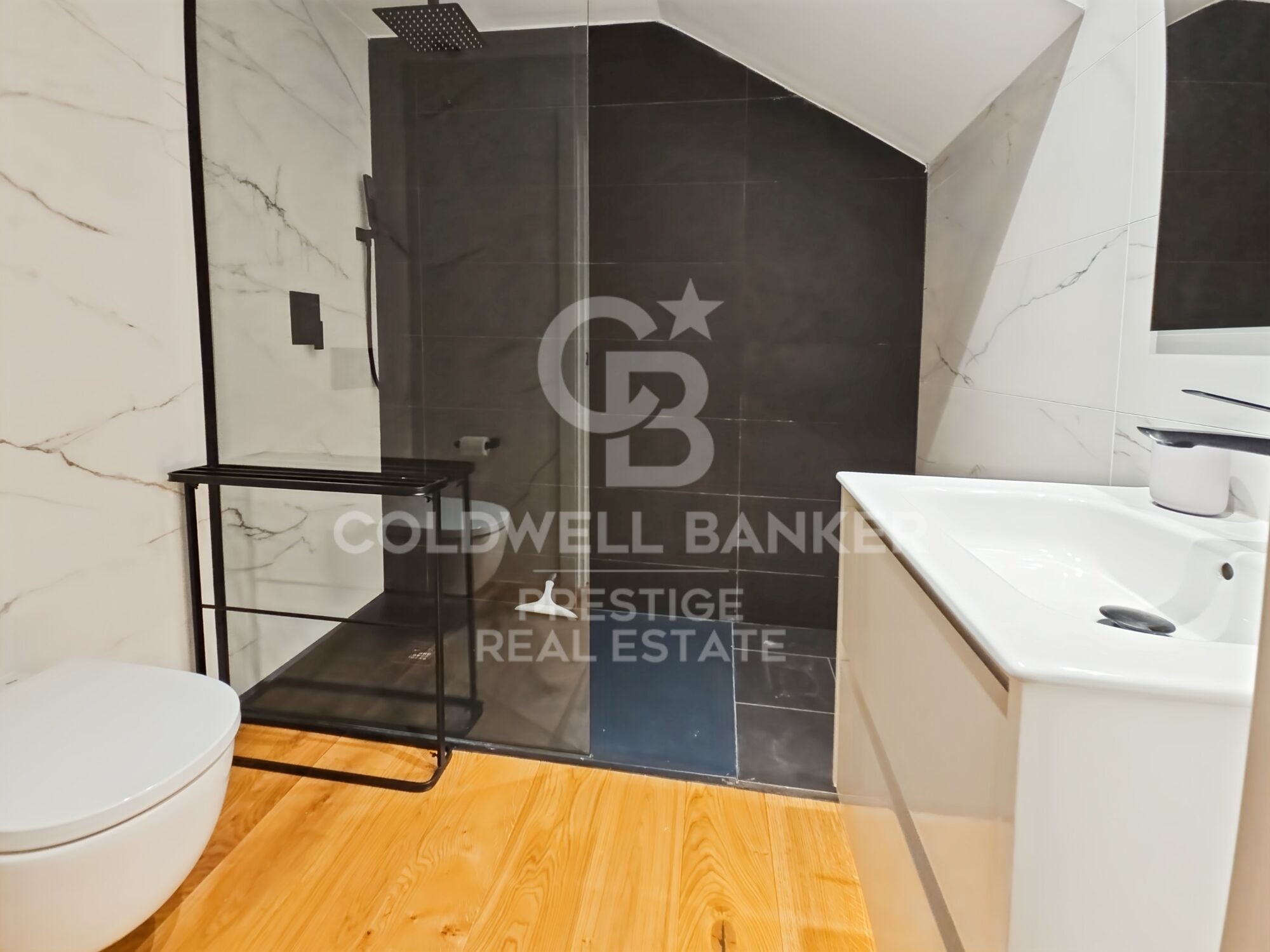 Casa de obra nueva en el casco antiguo de Finestrelles,Barcelona