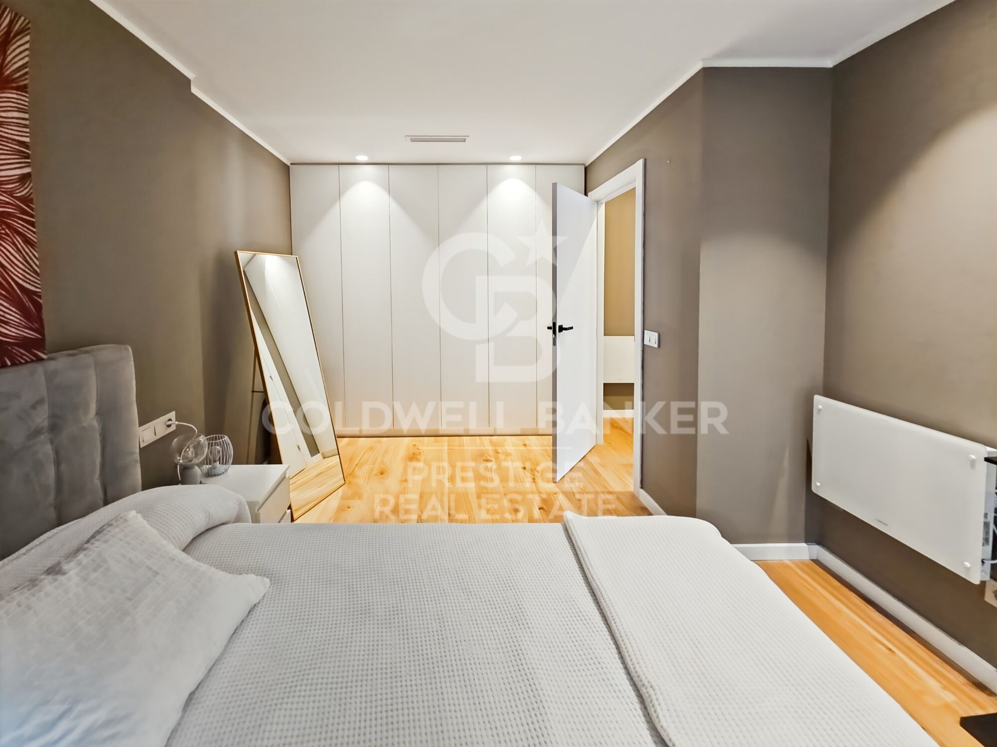 Neubauhaus im historischen zentrum von Finestrelles,Barcelona