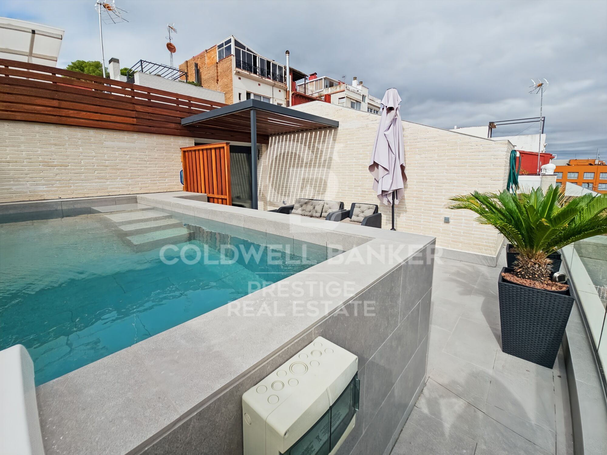 Casa de obra nueva en el casco antiguo de Finestrelles,Barcelona