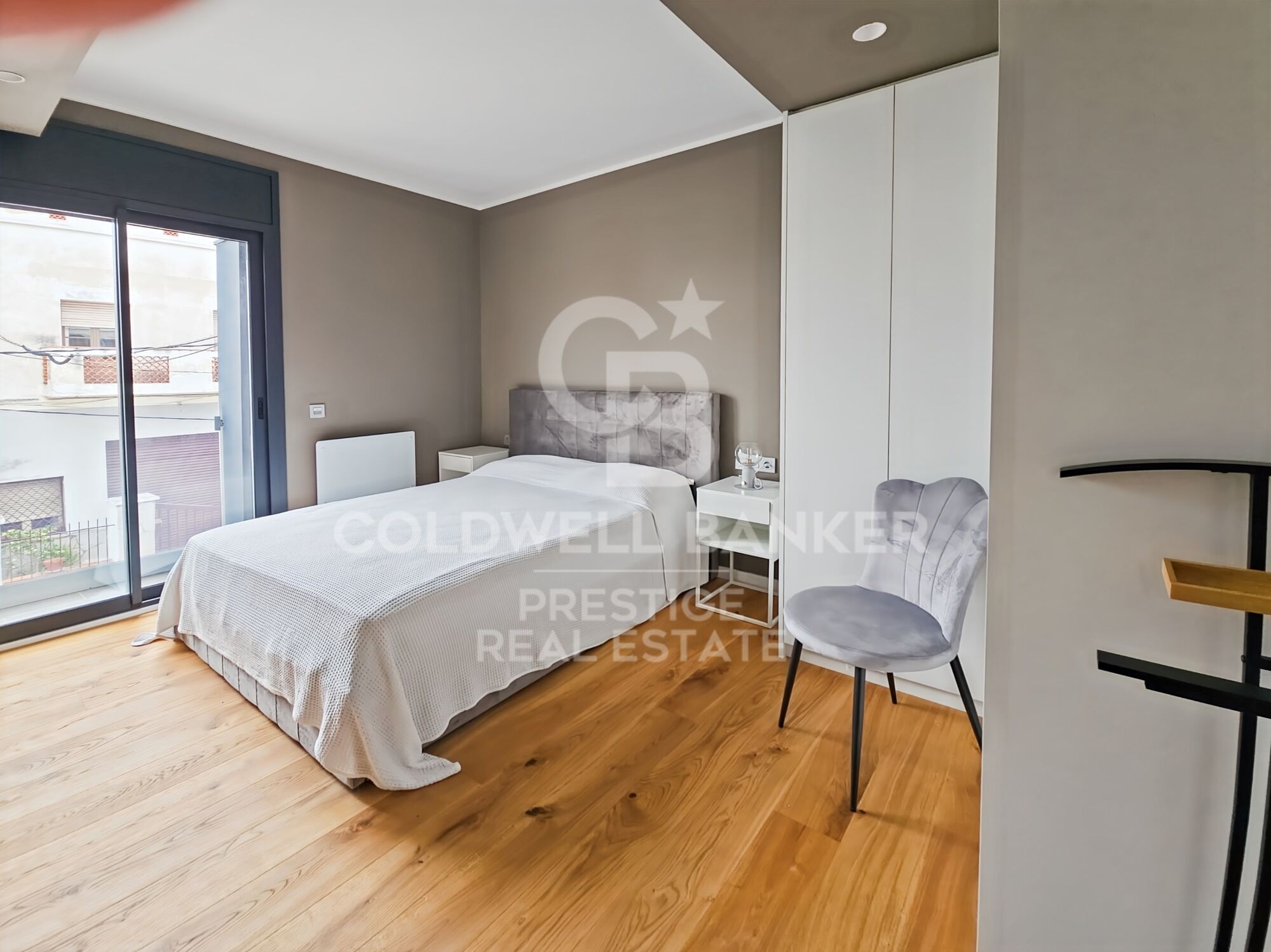 Casa de obra nueva en el casco antiguo de Finestrelles,Barcelona