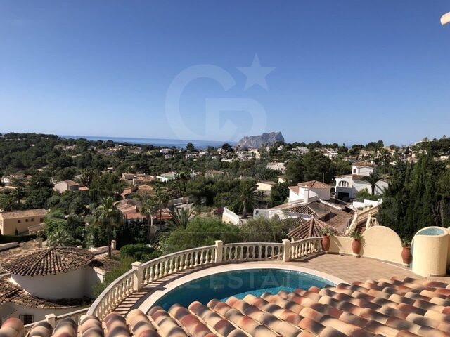 Chalet reformado con vistas panorámicas al mar en Moraira