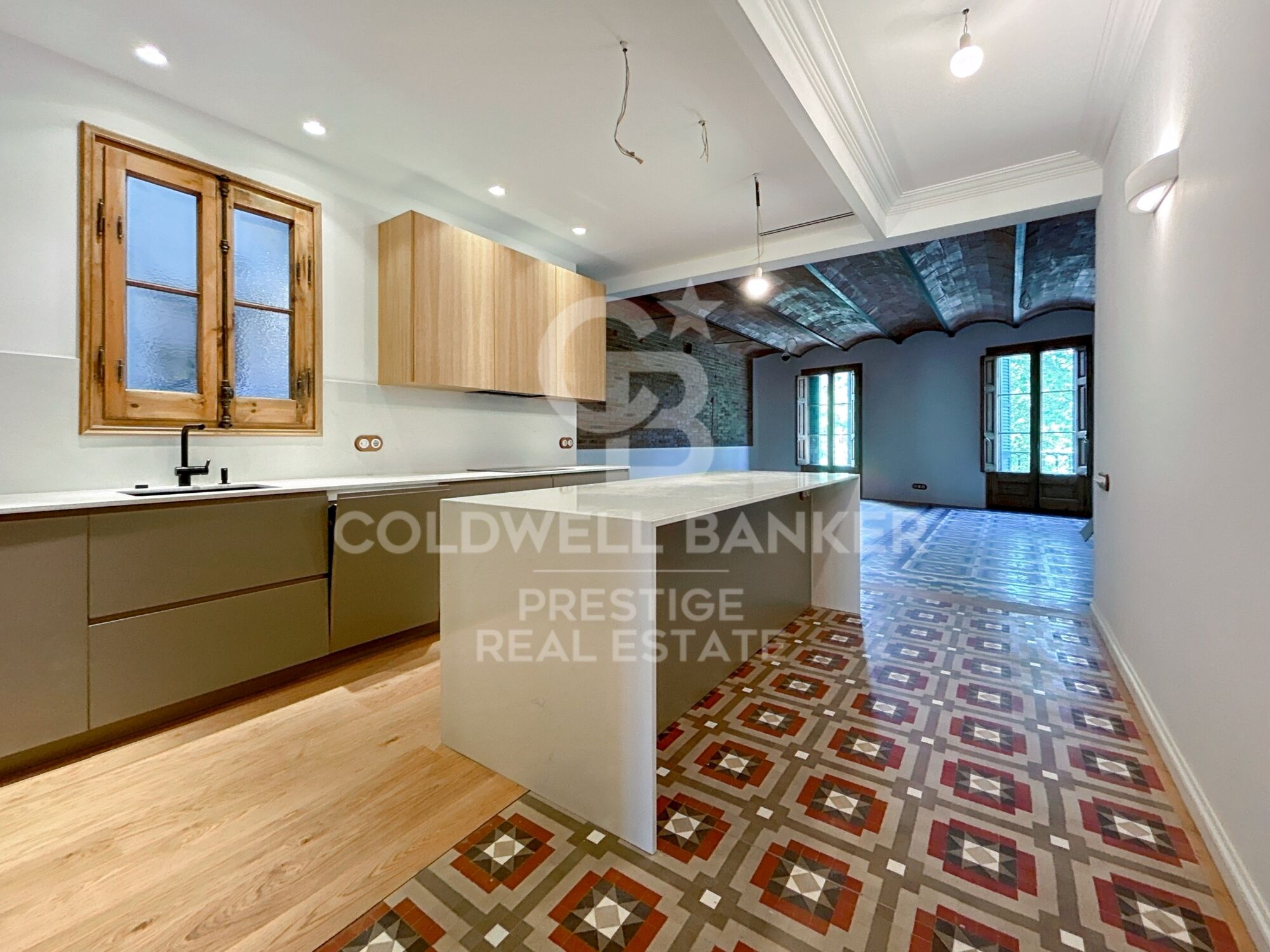 Dans un immeuble noble, neuf avec 3 chambres doubles,Barcelona