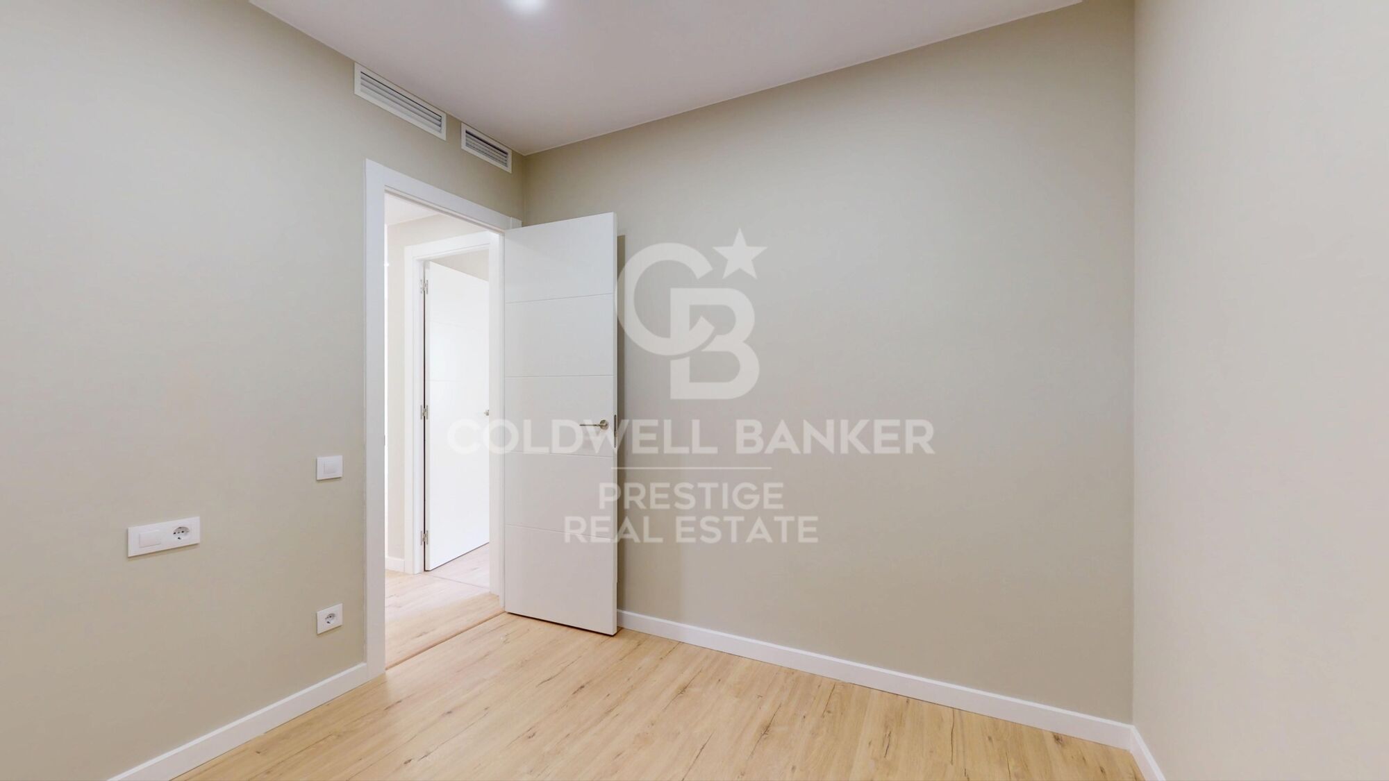 Bright, newly renovated property in Eixample, Barcelona