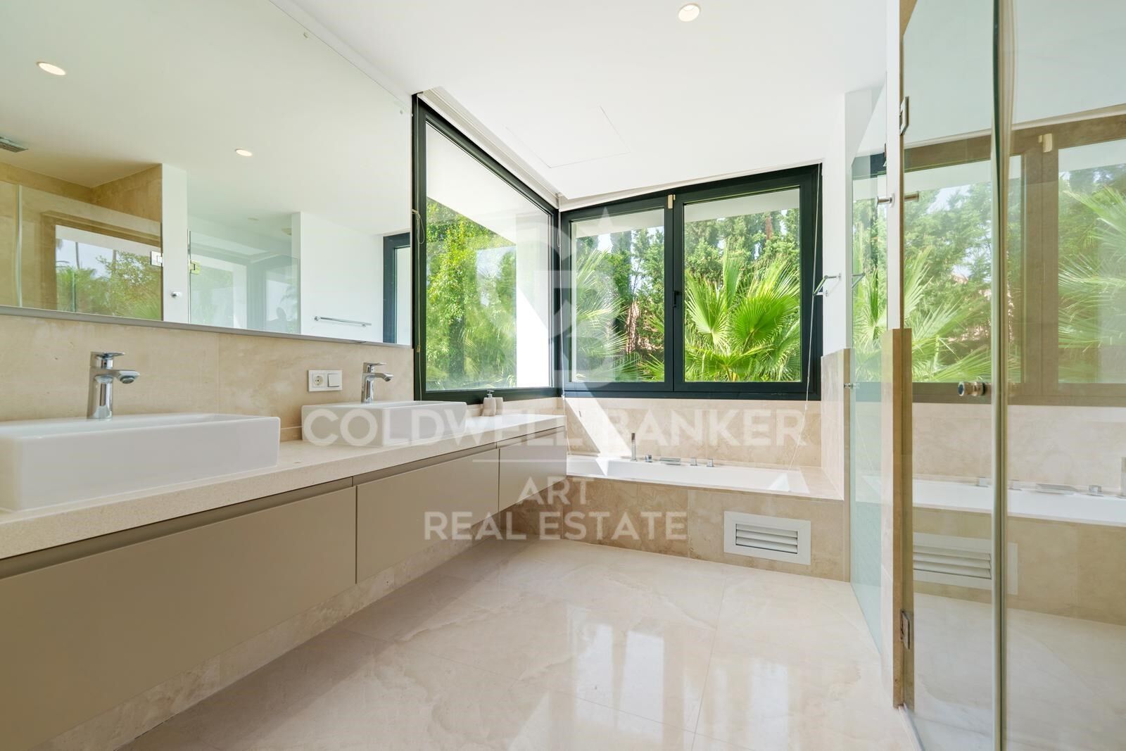 A contemporary masterpiece in frontline golf in the heart of Nueva Andalucía, Marbella