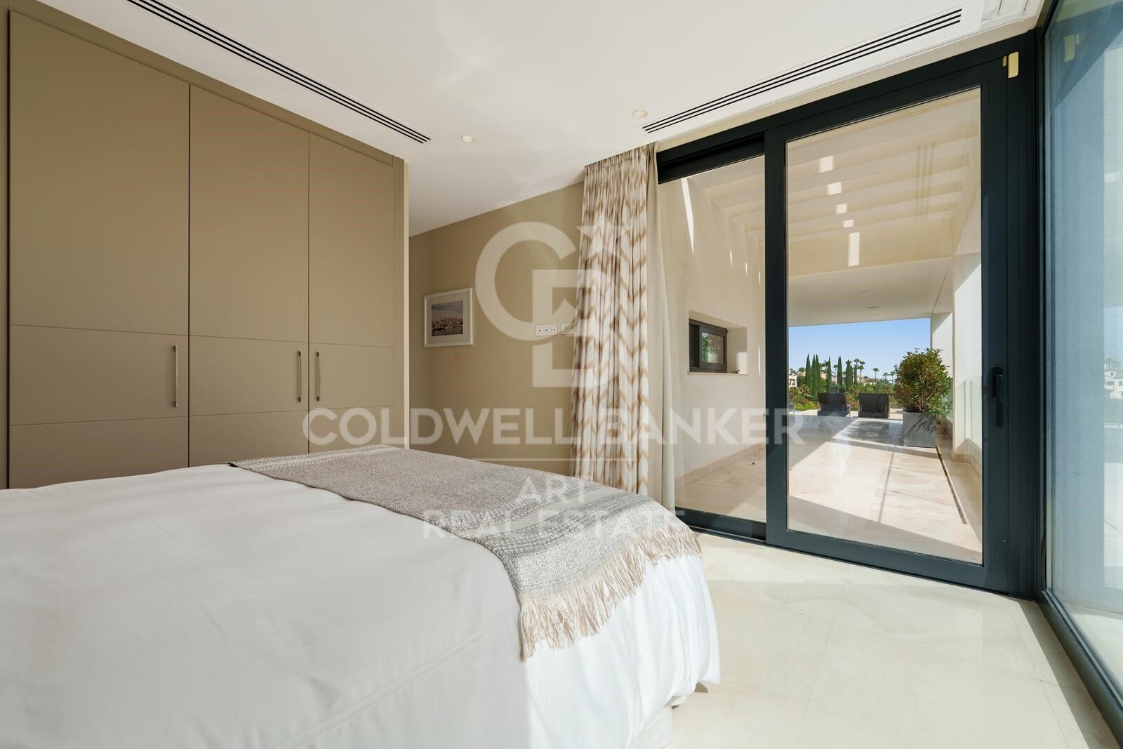 Ein zeitgenössisches Meisterwerk im Herzen von Nueva Andalucía, Marbella