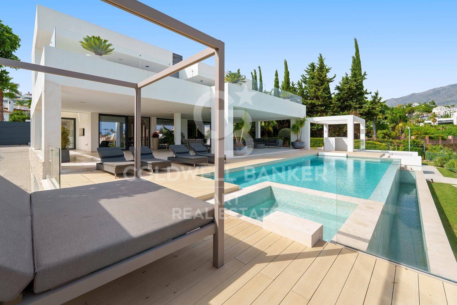Una obra maestra contemporánea en el corazón de Nueva Andalucía, Marbella