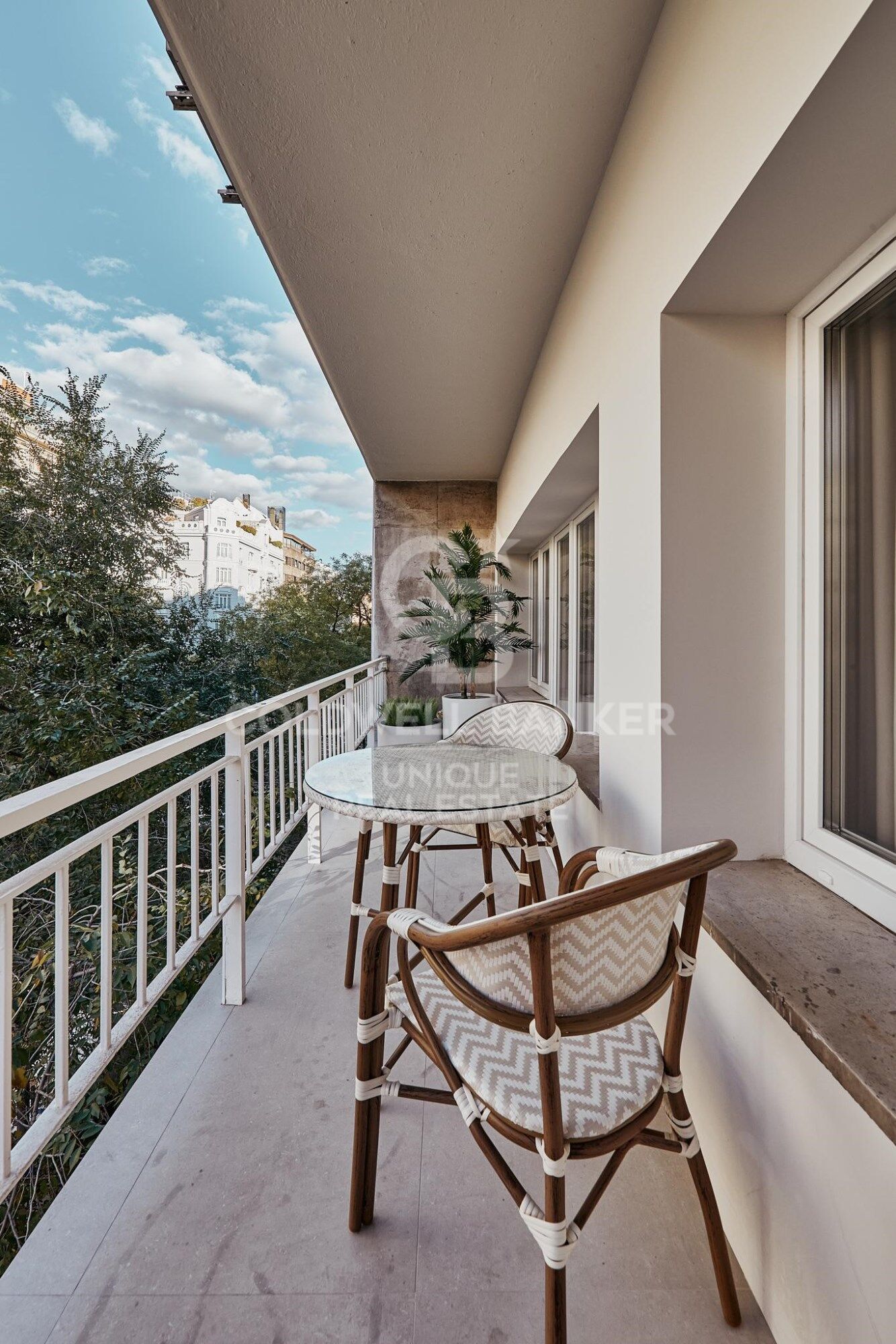 Exclusive renovated 5-bedroom exterior flat in Castellana, Madrid