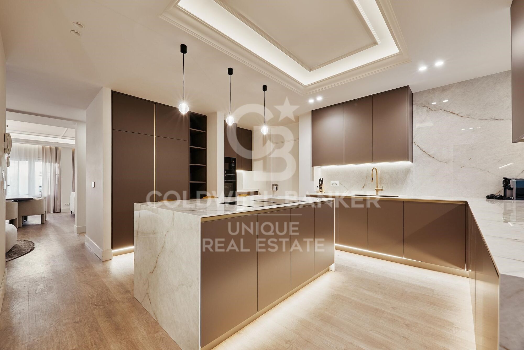 Exclusive renovated 5-bedroom exterior flat in Castellana, Madrid