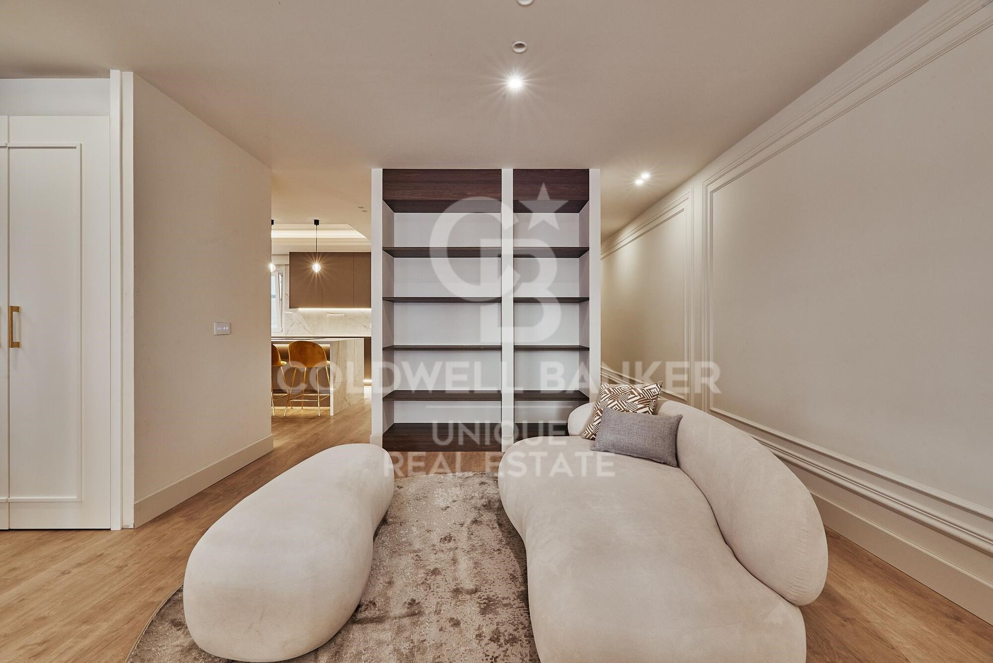 Exclusive renovated 5-bedroom exterior flat in Castellana, Madrid