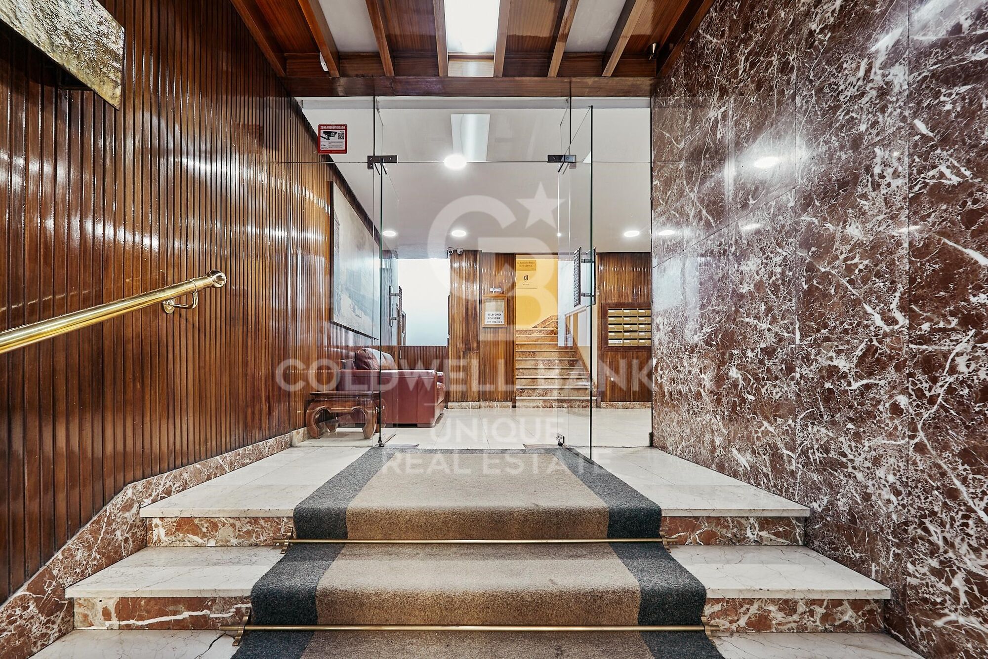 Exclusive renovated 5-bedroom exterior flat in Castellana, Madrid