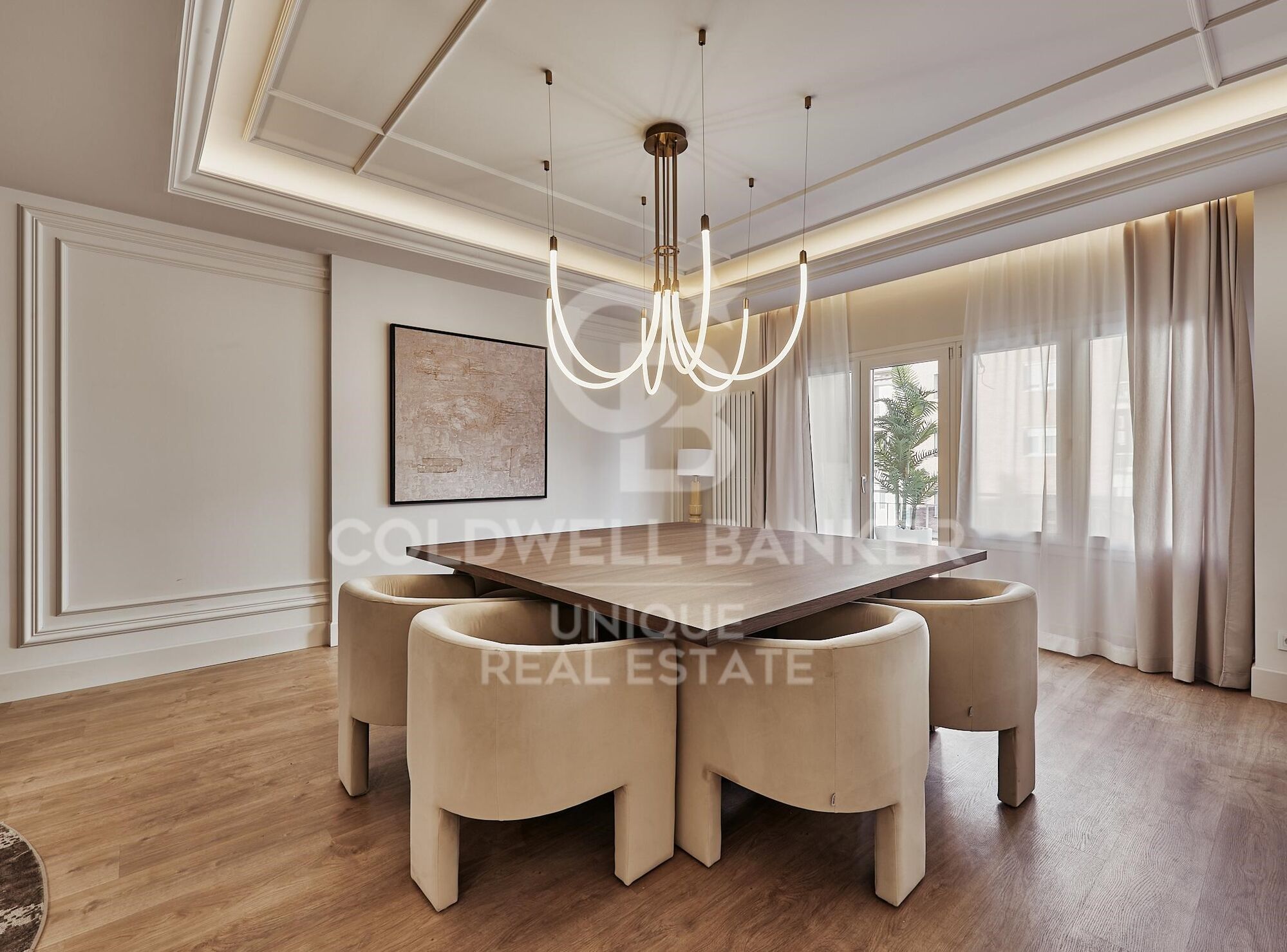 Exclusive renovated 5-bedroom exterior flat in Castellana, Madrid