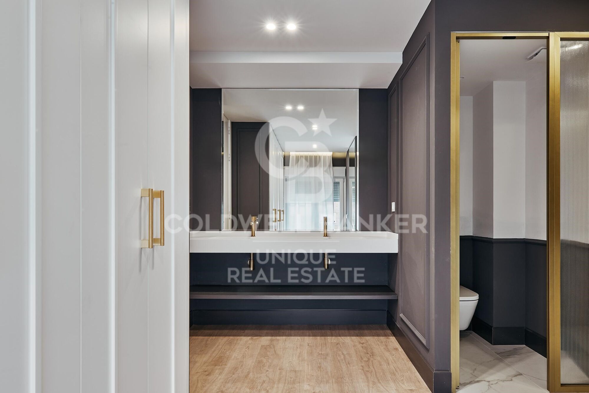 Exclusive renovated 5-bedroom exterior flat in Castellana, Madrid