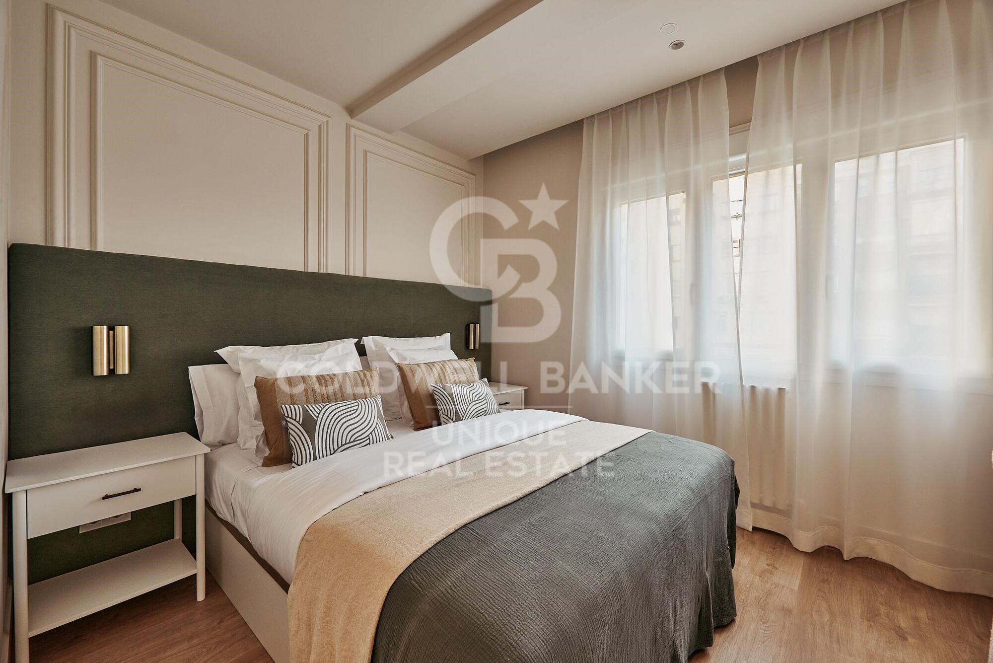 Exclusive renovated 5-bedroom exterior flat in Castellana, Madrid
