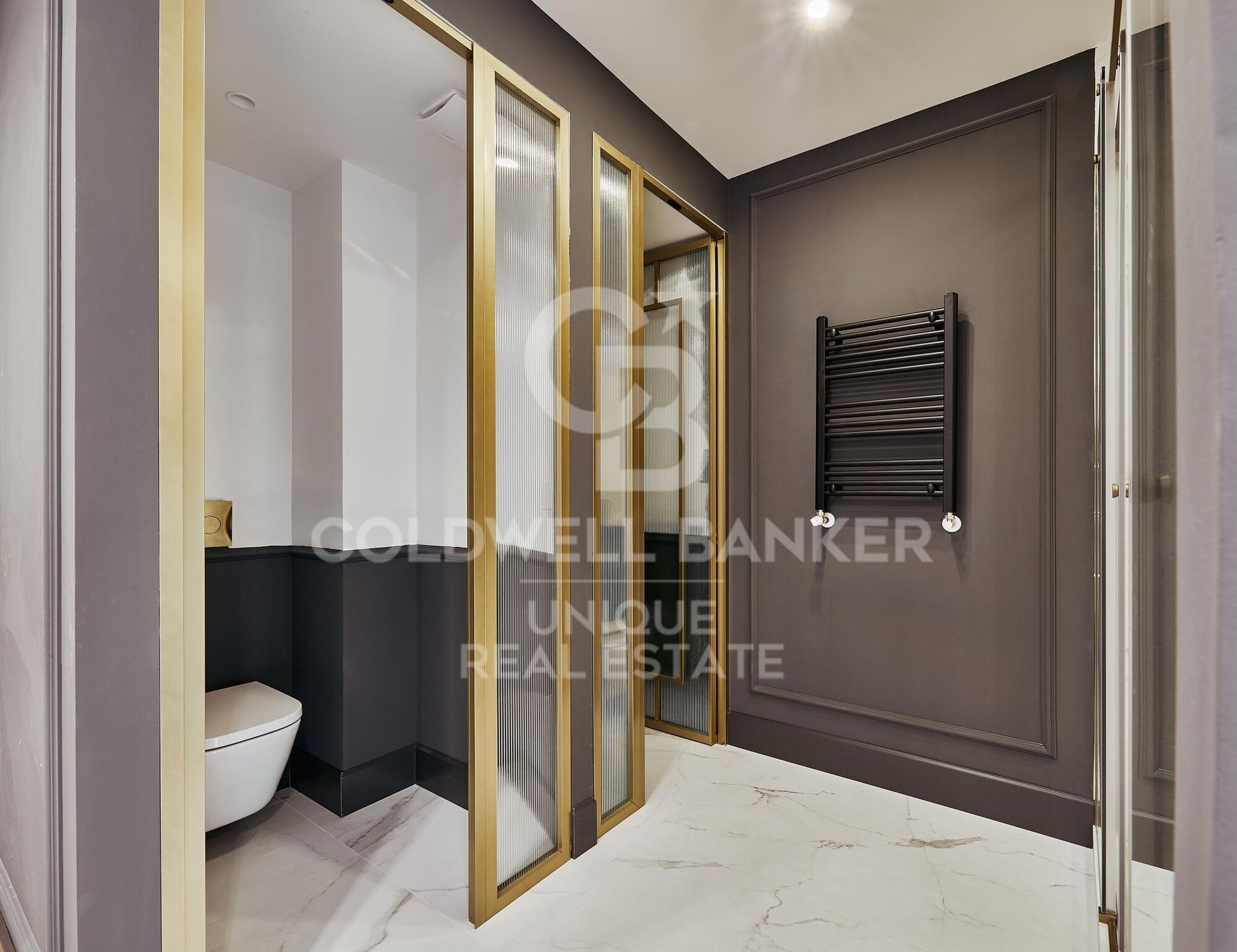 Exclusive renovated 5-bedroom exterior flat in Castellana, Madrid
