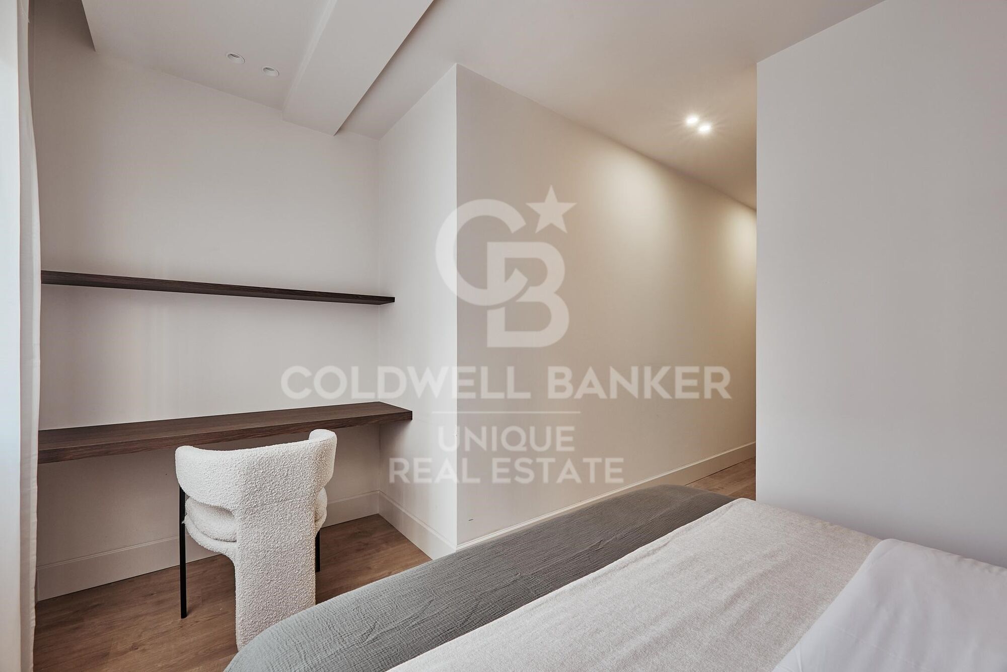 Exclusive renovated 5-bedroom exterior flat in Castellana, Madrid
