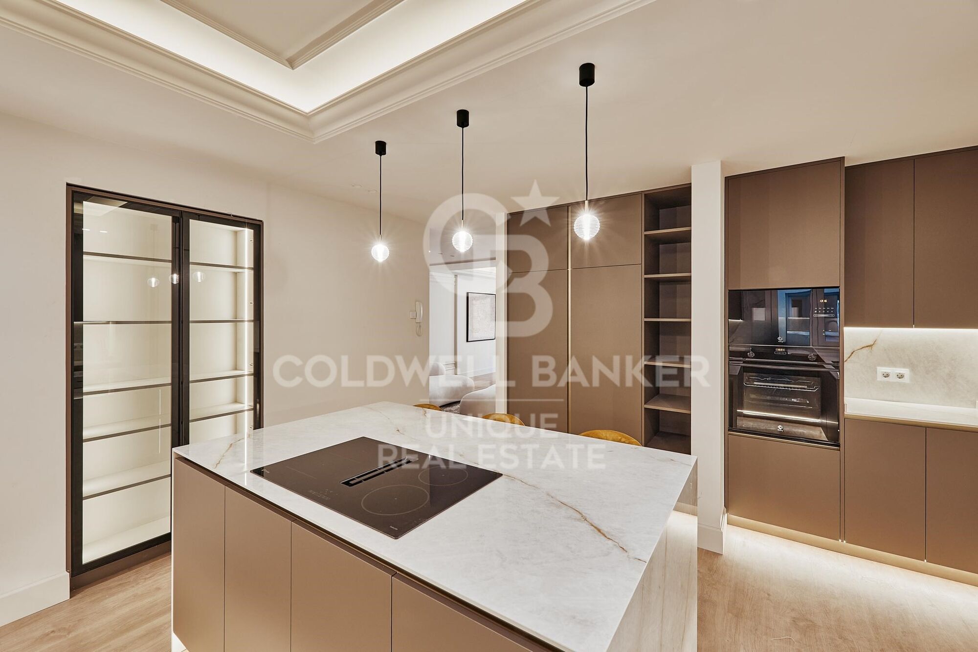 Exclusive renovated 5-bedroom exterior flat in Castellana, Madrid