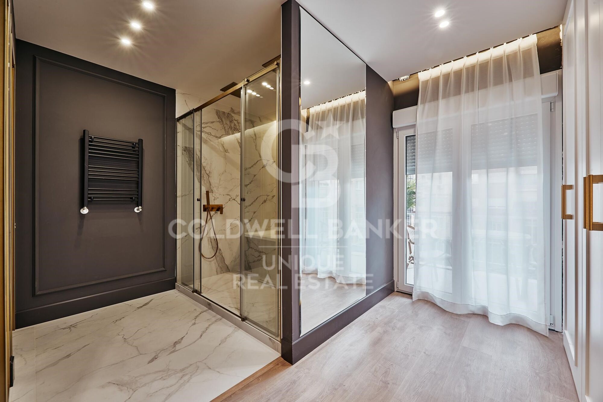 Exclusive renovated 5-bedroom exterior flat in Castellana, Madrid