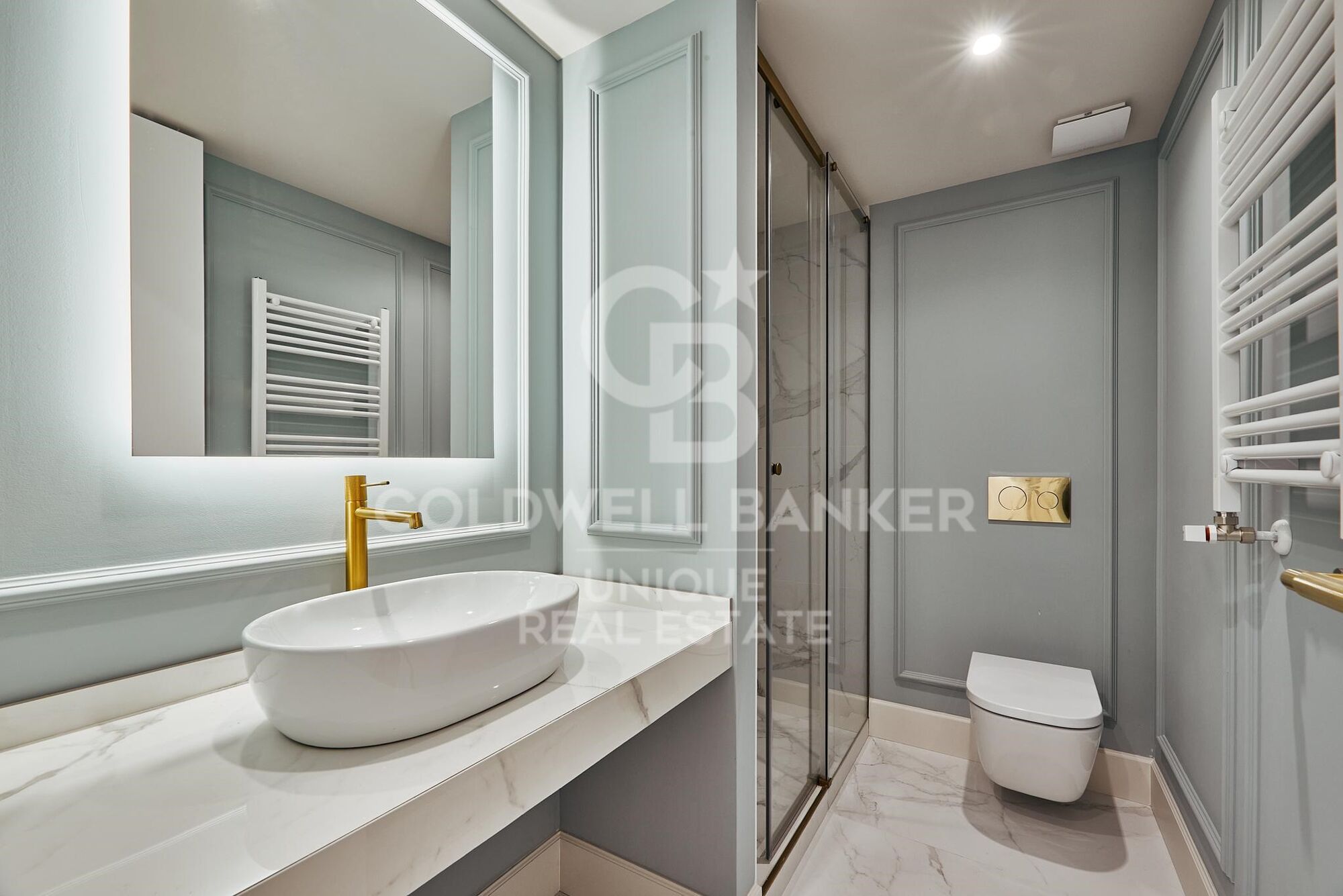 Exclusive renovated 5-bedroom exterior flat in Castellana, Madrid