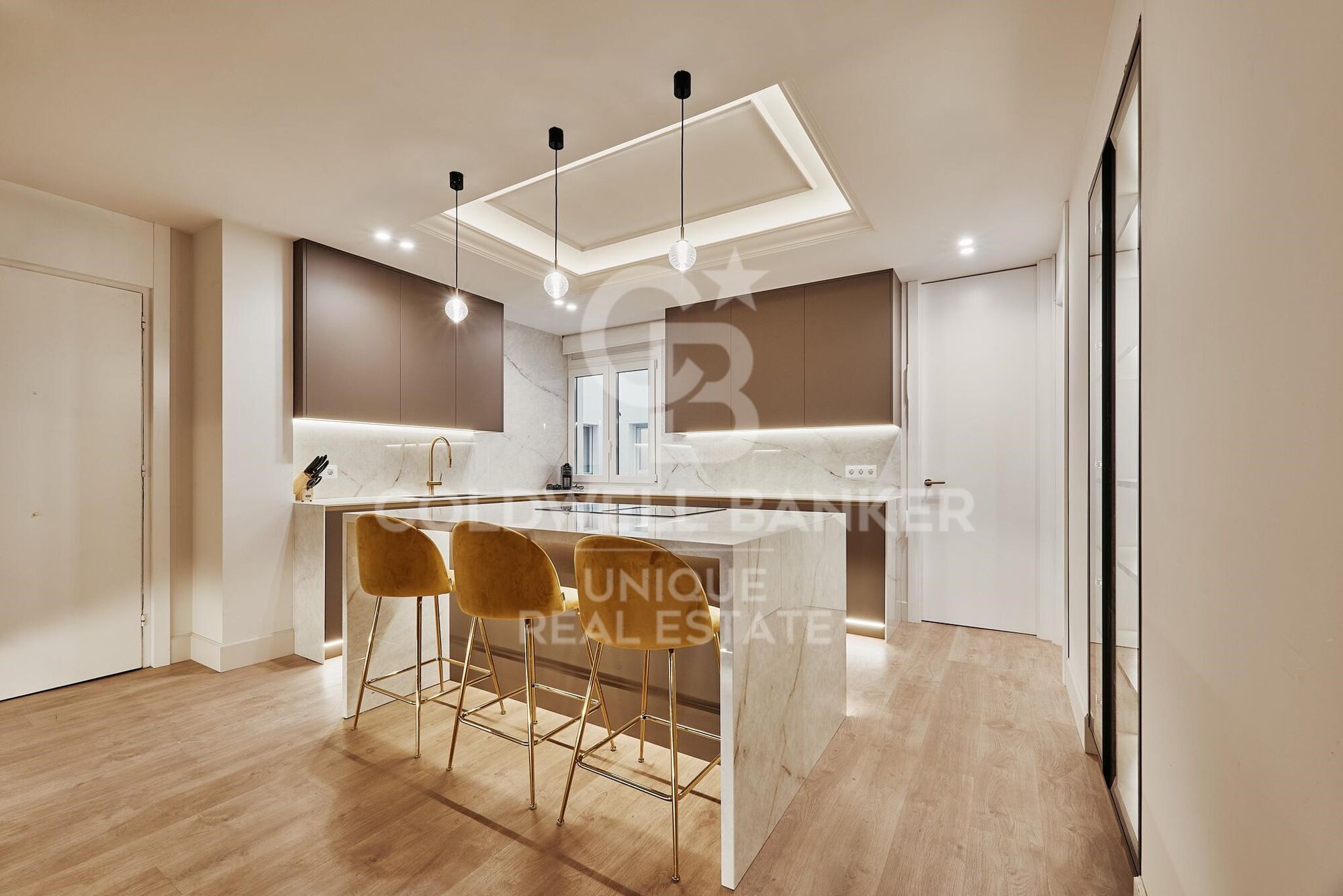 Exclusive renovated 5-bedroom exterior flat in Castellana, Madrid