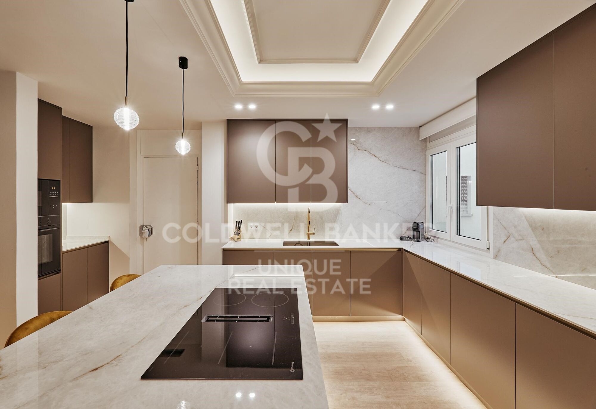 Exclusive renovated 5-bedroom exterior flat in Castellana, Madrid
